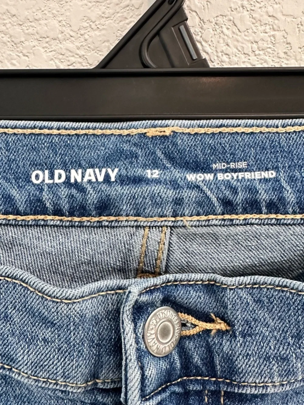 Old Navy women’s Denim Wow Boyfriend Jeans - Picture 3 of 3
